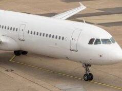 Passageiros de avião usam a lei Sharia para evitar sentar ao lado de mulheres – e depois atacam comissárias de bordo: polícia