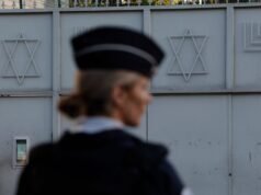 A polícia encontrou ‘armas militares’ dentro de ‘veículo suspeito’ perto de uma sinagoga em Paris, fazendo com que uma série de pessoas evacuassem o bairro