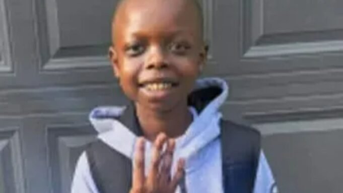 Menino, 10 anos, encontrado morto em um lago depois de desaparecer durante a noite e sonambulismo por uma milha enquanto as irmãs revelam três quase acidentes Menino, 10 anos, encontrado morto em um lago depois de desaparecer durante a noite e sonambulismo por uma milha enquanto as irmãs revelam três quase acidentes