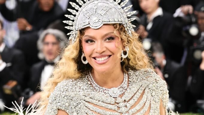 Beyoncé chocada com sua nova música lançada em 4 de julho, após 2 anos de ausência Beyoncé chocada com sua nova música lançada em 4 de julho, após 2 anos de ausência