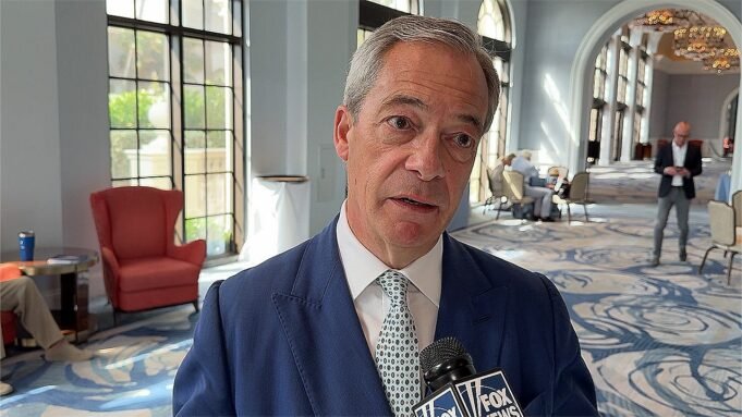 Nigel Farage renuncia ao Parlamento britânico Nigel Farage renuncia ao Parlamento britânico