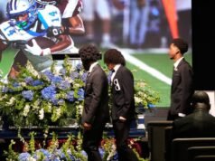 Os pais enlutados de Nolan Wells falam em seu funeral