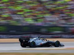 Por que a McLaren é a única equipe Mercedes em Silverstone sem o motor mais recente