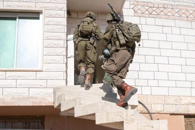 Forças israelenses prenderam 14 suspeitos após investigarem explosivos na Judéia e Samaria