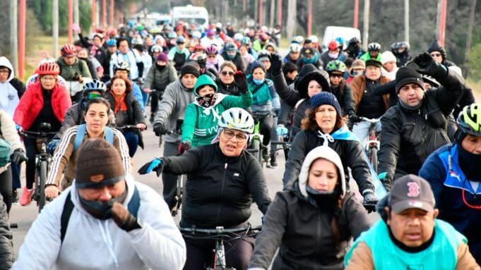 Centenas de fiéis participaram da primeira peregrinação de bicicleta ao santuário de Mama Antola. Centenas de fiéis participaram da primeira peregrinação de bicicleta ao santuário de Mama Antola.