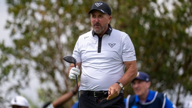 phil-mickelson-hyflyers-gc-plays-1087831585_cb984d.jpg