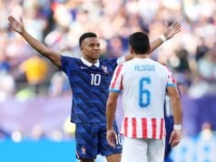 A França vence o Paraguai na disputa de pênaltis do VAR e enfrenta o Marrocos nas quartas de final.