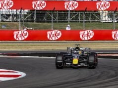 Descontente Max Verstappen larga do P7 em Silverstone, caos na corrida de LEGO
