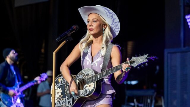 raelynn_performing.jpg