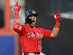 Os Red Sox tiveram uma longa viagem de pesadelo. Mas ainda encontrou uma maneira de vencer o Mets em Nova York.