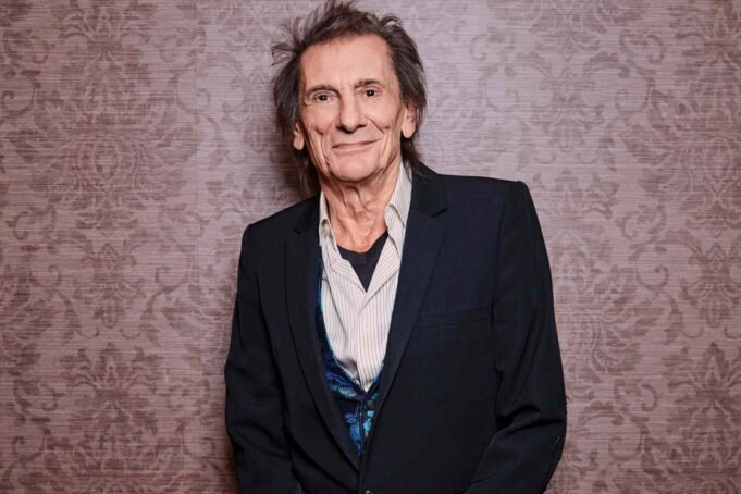 Ronnie Wood diz que os Rolling Stones eram como ‘alunos travessos’ quando se reuniram em estúdio após um tempo separados