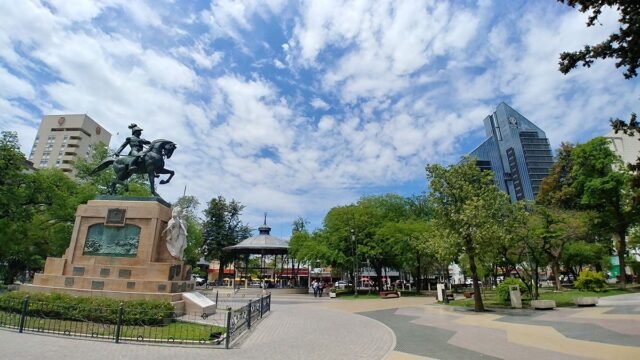 santiago-plaza-nubes-429099-073749.jpg