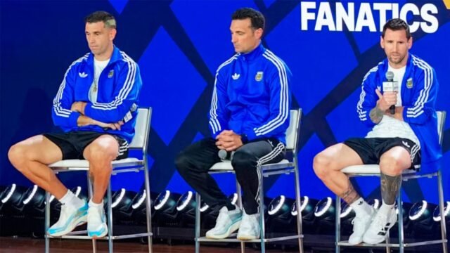 scaloni-messi-dibu-martinez-559950-202503.jpg
