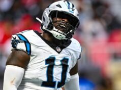Nic Scourton, dos Panthers, rompe o ligamento cruzado anterior no primeiro dia do campo de treinamento da NFL