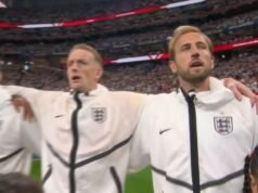 A reação dos jogadores ingleses ao ouvir “aqueles que não dançam são ingleses” em seu hino nacional