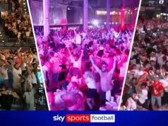 Cenas épicas! Os torcedores da Inglaterra ficaram radiantes no fan park após a vitória da Noruega