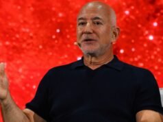 Liverpool: O fundador da Amazon, Jeff Bezos, foi abordado para se juntar ao consórcio liderado pelo ex-coproprietário do QPR, Amit Bhatia, para comprar uma participação no clube | Notícias de futebol