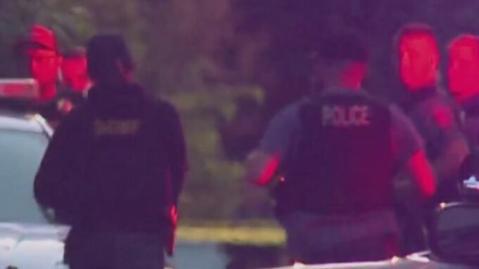 Autoridades costeiras confirmam que o suspeito de dois homicídios em Washington foi morto a tiros. Autoridades costeiras confirmam que o suspeito de dois homicídios em Washington foi morto a tiros.