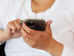 França concorda em proibir redes sociais para crianças menores de 15 anos