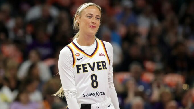 A estrela do Indiana Fever, Sophie Cunningham, está supostamente pronta para lançar seu primeiro par de tênis exclusivos. A estrela do Indiana Fever, Sophie Cunningham, está supostamente pronta para lançar seu primeiro par de tênis exclusivos.