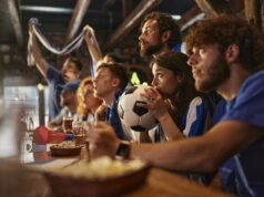 Apoie seu time com estes itens indispensáveis da Copa do Mundo. De camisetas a itens colecionáveis