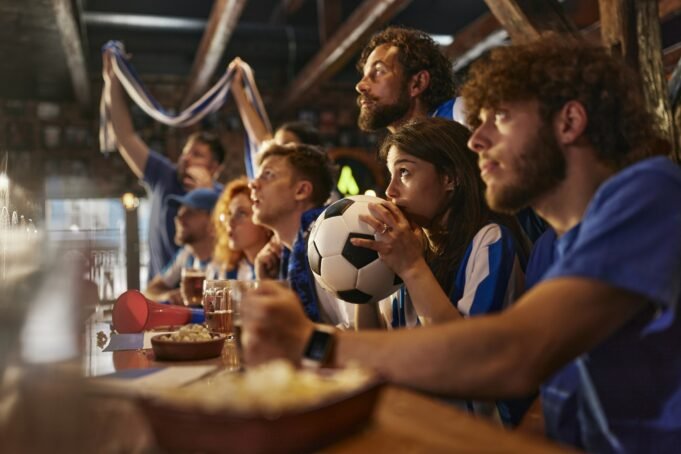 Apoie seu time com estes itens indispensáveis da Copa do Mundo. De camisetas a itens colecionáveis Apoie seu time com estes itens indispensáveis da Copa do Mundo. De camisetas a itens colecionáveis