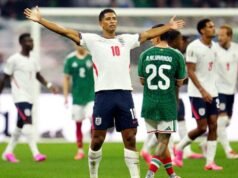 Jude Bellingham manda a Inglaterra para o México no Estádio Azteca.
