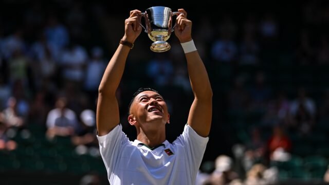 tokito-oda-japan-poses-trophy-1094930281.jpg
