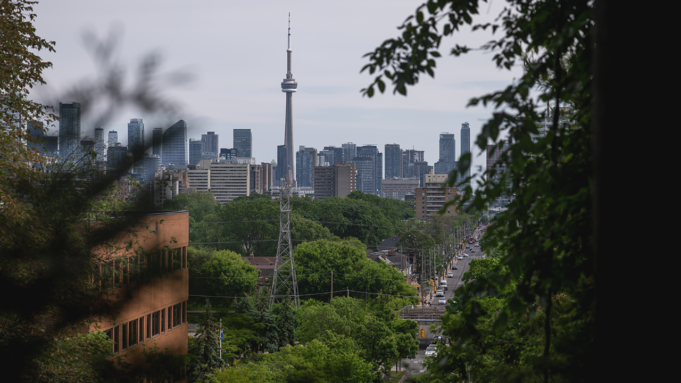 Tiroteio irrompe em um festival de rua em Toronto, deixando pelo menos duas pessoas mortas e outras três feridas Tiroteio irrompe em um festival de rua em Toronto, deixando pelo menos duas pessoas mortas e outras três feridas