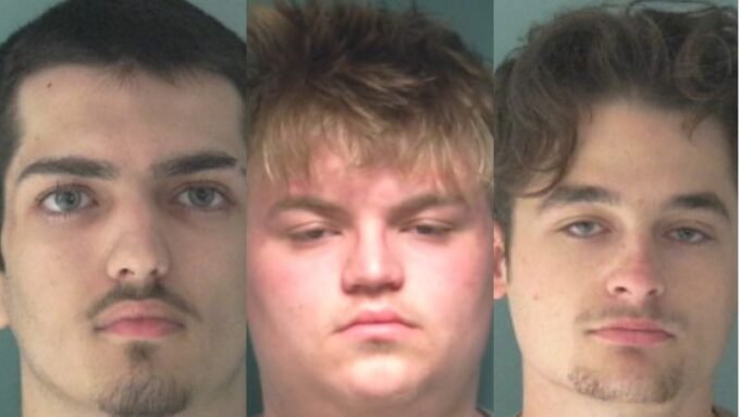 Três adolescentes que ‘ameaçaram’ um homem em um parque de Salem foram presos. Três adolescentes que ‘ameaçaram’ um homem em um parque de Salem foram presos.