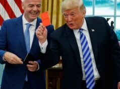 Manifestantes na final da Copa do Mundo dão cartão vermelho a Trump e presidente da FIFA