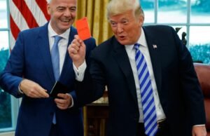 Manifestantes na final da Copa do Mundo dão cartão vermelho a Trump e presidente da FIFA