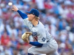 Emmet Sheehan foi prejudicado pela inconsistência na derrota dos Dodgers para os Phillies