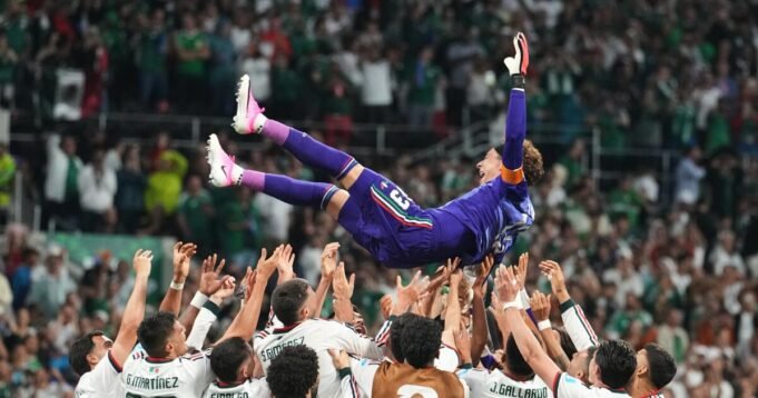 México comemora vitória milagrosa na Copa do Mundo sobre a Tcheca