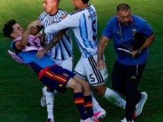 A Argentina perdeu mais de uma final de Copa do Mundo. Perdeu a classe e a decoração