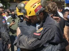 Bombeiros de Los Angeles ajudam a resgatar vítimas venezuelanas do terremoto enterradas por 8 dias