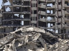 Um pai em Gaza está desesperado para encontrar o corpo de seu filho
