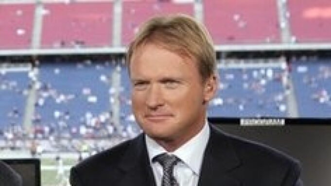 Jon Gruden irá guiá-lo através do jogo de pré-temporada da NFL do próximo mês, passo a passo Jon Gruden irá guiá-lo através do jogo de pré-temporada da NFL do próximo mês, passo a passo