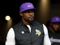 O novo artigo da ESPN sobre a Regra Rooney destaca a importância do litígio de Brian Flores