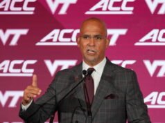 Virginia Tech contratou James Franklin para revitalizar o futebol. Isso faz parte da melhoria geral do atletismo dos Hokies
