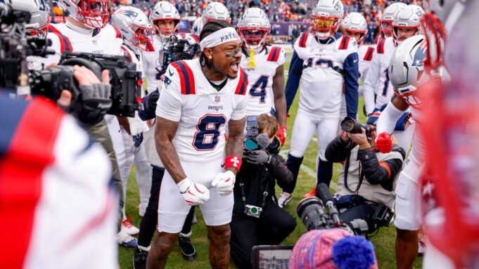 Relatório: Pelo menos cinco equipes conferiram Stefon Diggs Relatório: Pelo menos cinco equipes conferiram Stefon Diggs