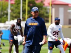 Sean Payton prevê mais campos gramados “sempre que possível”