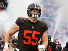 Ravens assinam contrato de um ano com C Ethan Pocic