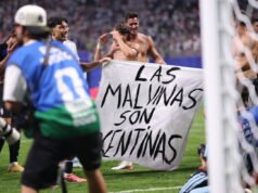 Argentina enfrenta disciplina da FIFA depois que jogadores desfraldam a bandeira das Ilhas Malvinas