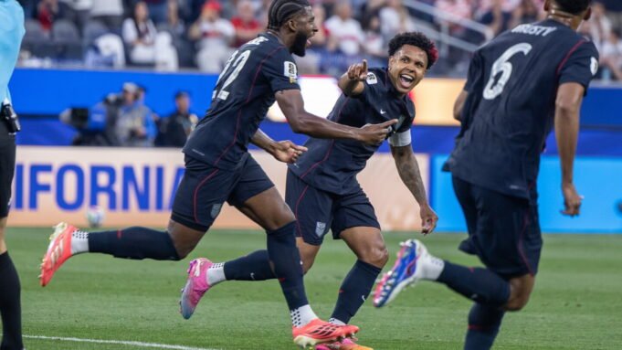 Os EUA retornam à ação da Copa do Mundo hoje à noite no Levi’s Stadium com um preço de entrada de US$ 1.369