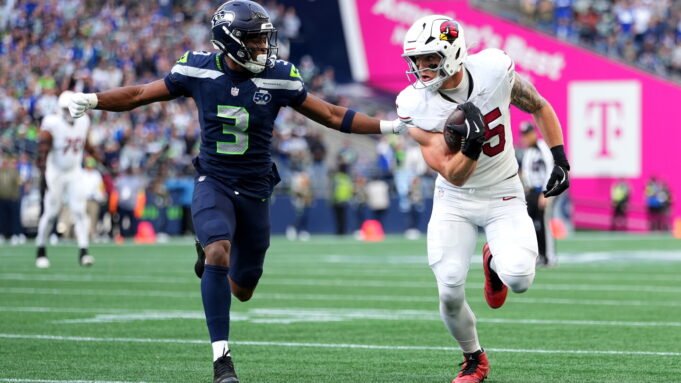 Trey McBride sobre jogar contra Seahawks: “A defesa deles é um bando de falastrões.” Trey McBride sobre jogar contra Seahawks: “A defesa deles é um bando de falastrões.”