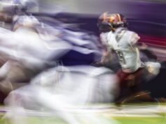A série Quarterback apresenta Jayden Daniels trabalhando com headset VR