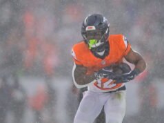 RJ Harvey, do Broncos, tenta expandir seu jogo enquanto assiste a um filme dos melhores running backs da NFL