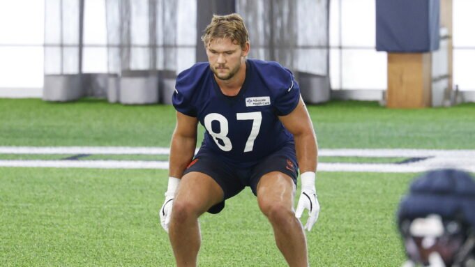 Bears contratam TE Sam Roush da terceira rodada para completar as contratações da classe draft