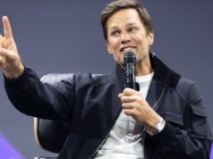 Em busca de outro contracheque, Tom Brady se encaminha para uma partida da WWE